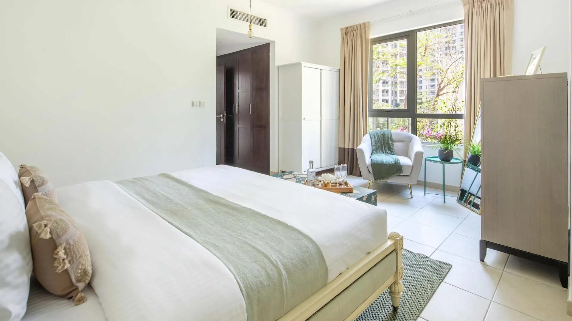 Frank Porter - The Residences 5 Dubaj 0*,  Spojené arabské emiráty