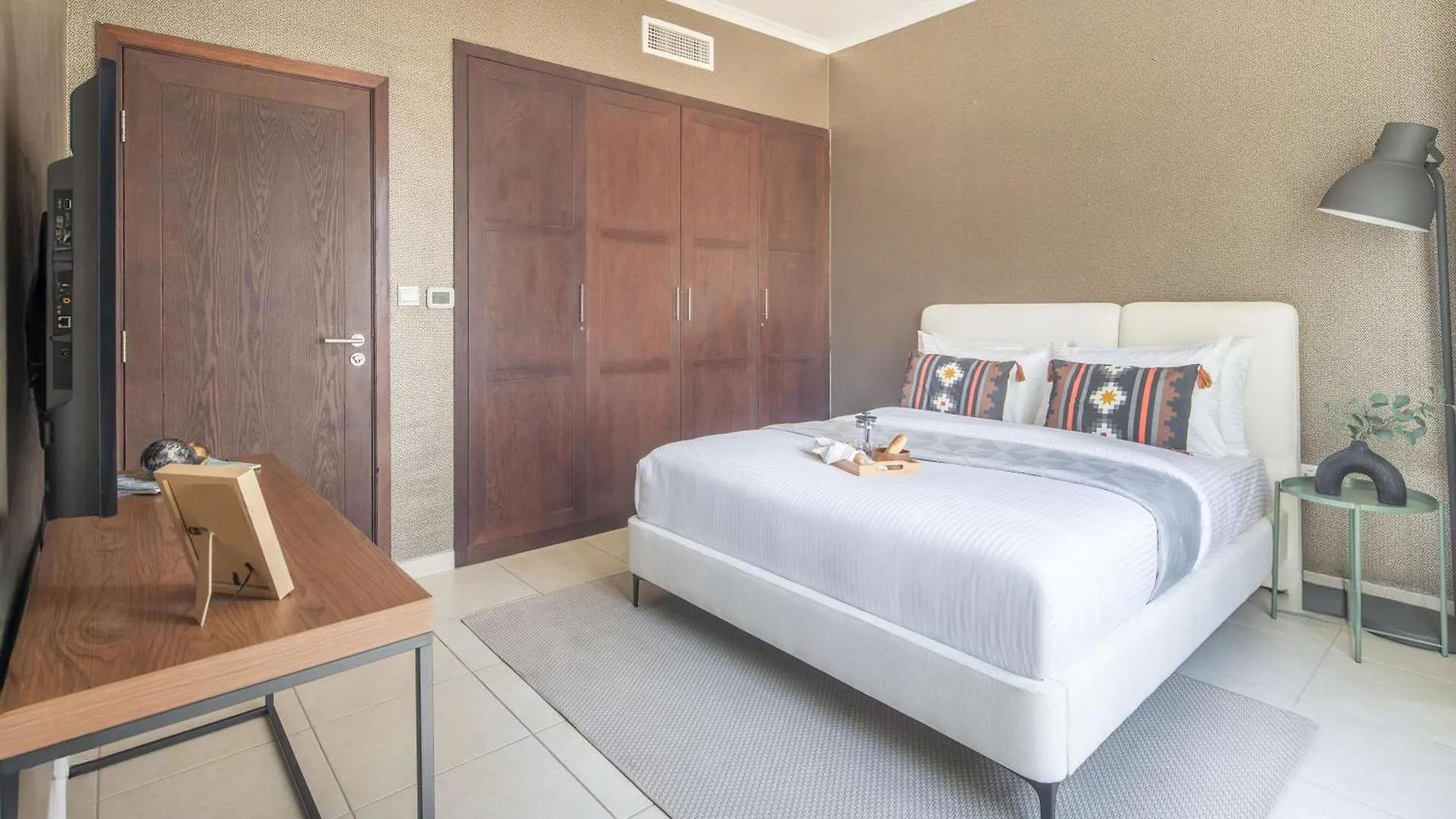 Frank Porter - The Residences 5 Dubaj 0*,  Spojené arabské emiráty